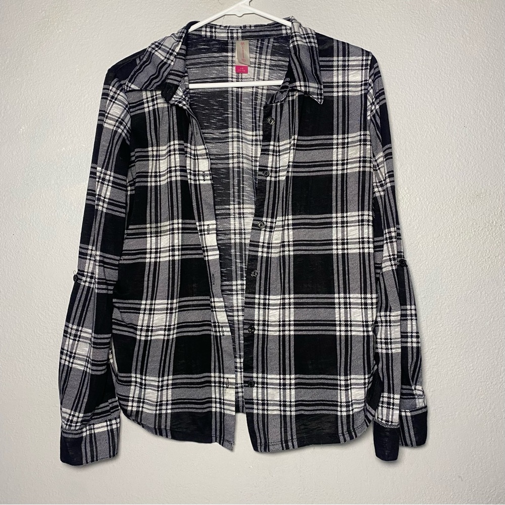 No Boundaries | Women's Long Sleeve button down Checkered Black Shirt Size L